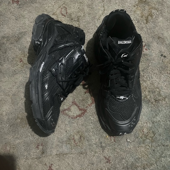 All black balenciaga runners
8/10 condition
dm for more questions 
new to this - Picture 2 of 6